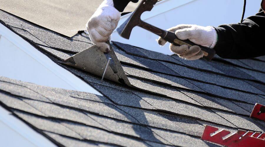 Professional residential roofers in Steamboat Rock, IA